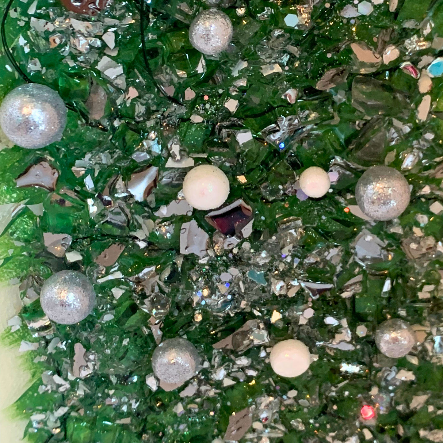 "SILVER & WHITE" Christmas Tree Modern Resin Crystal Art Lights Up